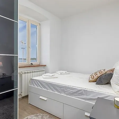 Augusto - Sea View 4* 풀라